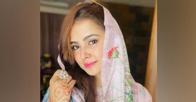 রাত দেড়টার দিকে গুলশানের ফ্ল্যাট থেকে তরুণীর লাশ উদ্ধার